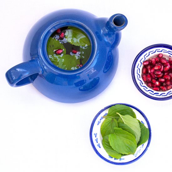 Pomegranate-Mint Tea - Recipe photo by Katerinaskouzina