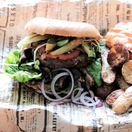 Vegan Burger with Roasted Potatoes - Recipe photo by Babettesveganblog