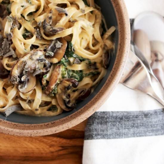 Vegan Cashew Cream Pasta Sauce - Recipe photo by Naughty Nutrition