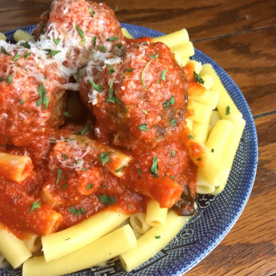 The Best Homemade Meatballs - Recipe photo by simplyfoodies