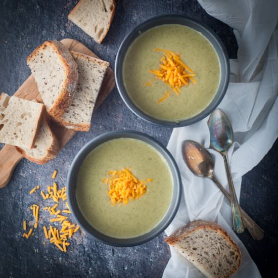 Delicious cream of broccoli soup - Recipe photo by photosandfood