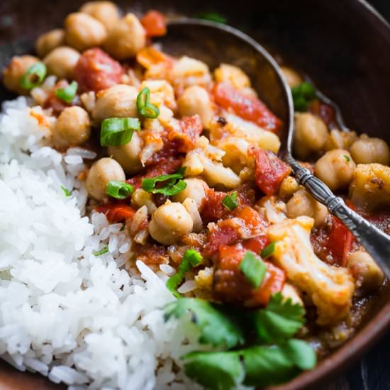 Vegan Cauliflower Chickpea Curry - Recipe photo by foodfaithfitness