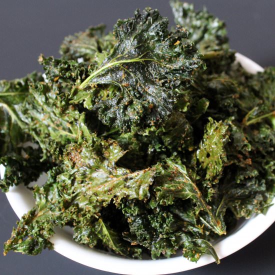 Easy Spicy Kale Chips - Recipe photo by zestandsimmer