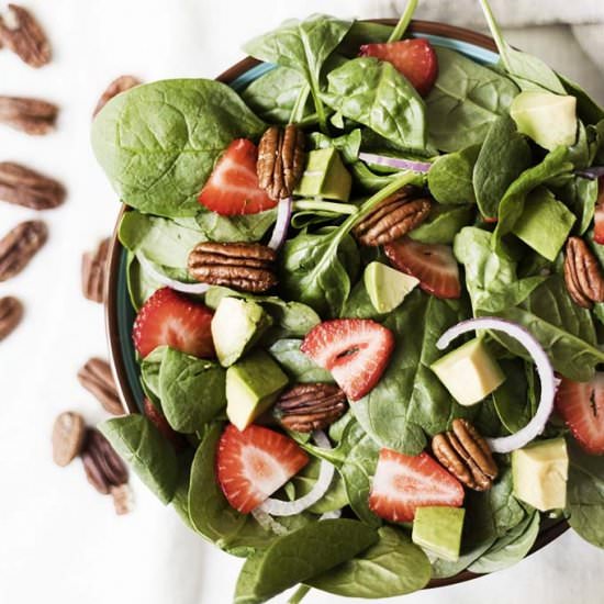 Spinach & Strawberry Salad - Recipe photo by snapsfotografia