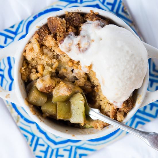 Keto Mock Apple Crumble - Recipe photo by gnom-gnom