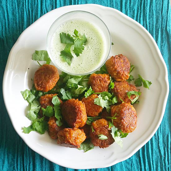 Carrot Bhaji with yogurt sauce - Recipe photo by Spice Paw