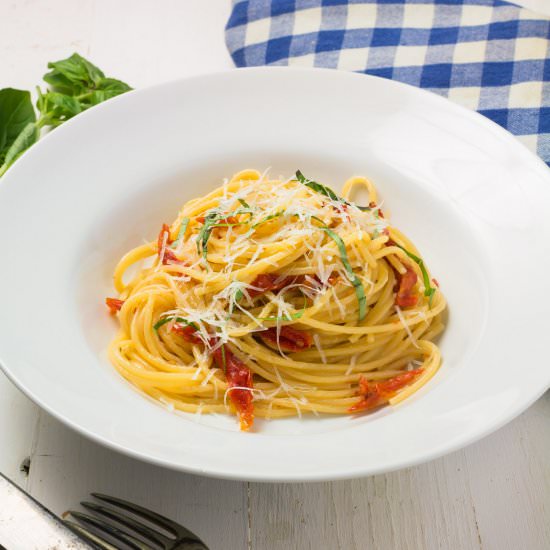 spaghetti with sun-dried tomatoes - Recipe photo by glebekitchen