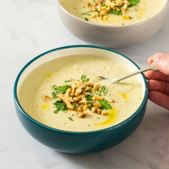Jerusalem Artichoke & Parsnip Soup - Recipe photo by thevegspace