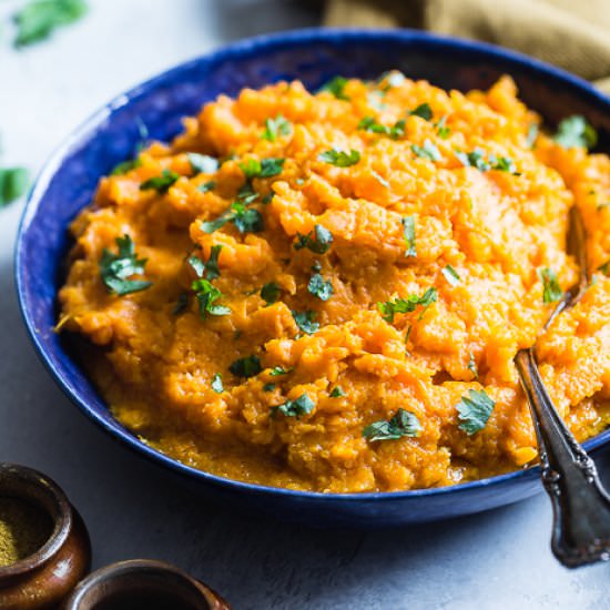 Curry Healthy Mashed Sweet Potatoes - Recipe photo by foodfaithfitness