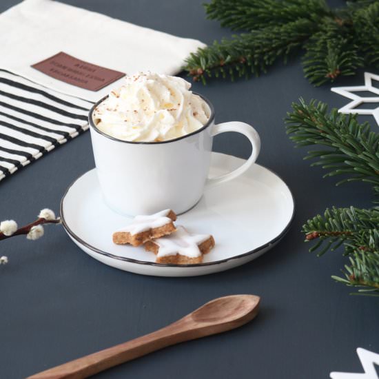 Hot Chocolate with Gingerbread - Recipe photo by itsprettynice
