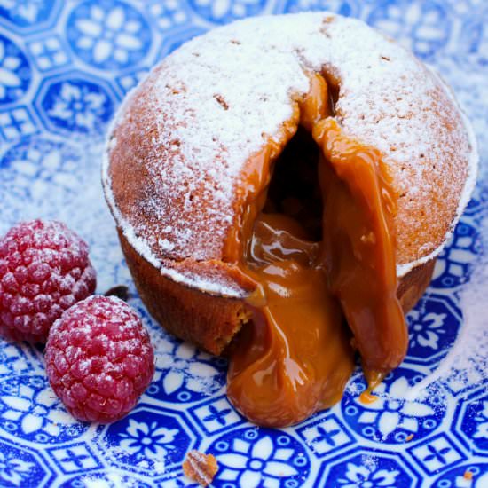 Caramel lava cakes. - Recipe photo by La Mora Romagnola