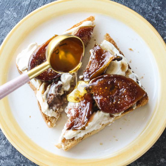 Caramelised Figs with Honey Yogurt - Recipe photo by The Desserted Girl