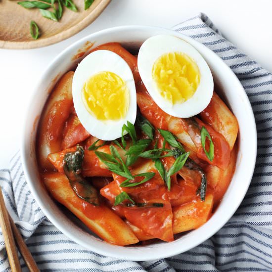 Hot & Spicy Korean Rice Cake - Recipe photo by Couple Eats Food