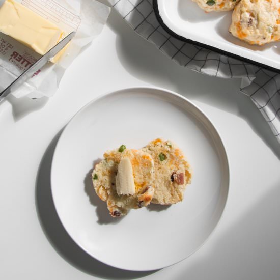 Jalapeño Cheddar Buttermilk Biscuit - Recipe photo by Greciaparra