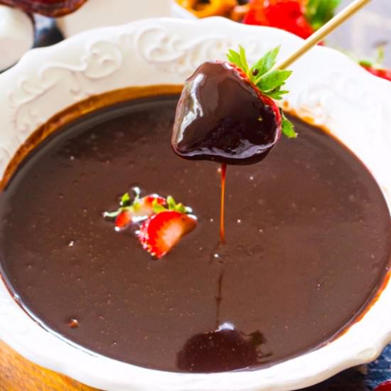 Slow Cooker Chocolate Fondue - Recipe photo by peasandpeonies