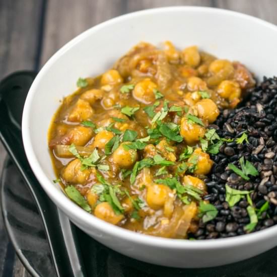 Easy Coconut Chickpea Curry - Recipe photo by yupitsvegan