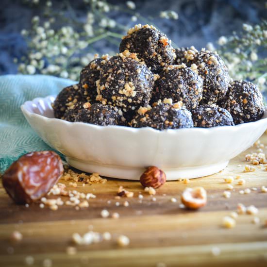 5 Ingredient Hazelnut Bites - Recipe photo by calm eats