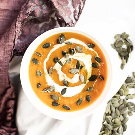 Creamy & Spicy Pumkin Soup - Recipe photo by snapsfotografia