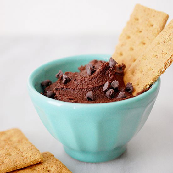 Healthy brownie batter hummus dip - Recipe photo by evabakes