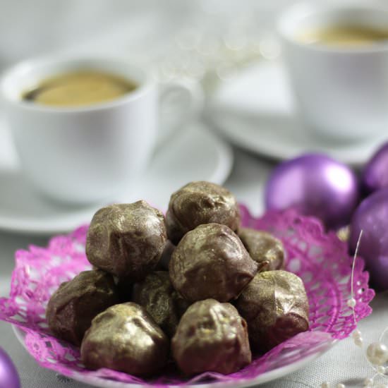 Prosecco Truffles - Recipe photo by Recipe Crumbs