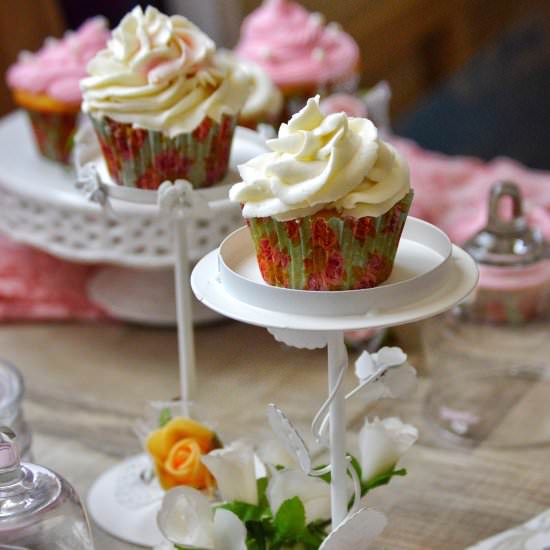 Basic Vanilla Cupcakes - Recipe photo by Savory and Sweet Food