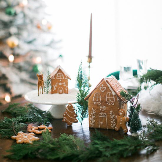 Spelt Gingerbread Houses - Recipe photo by suvellecuisine
