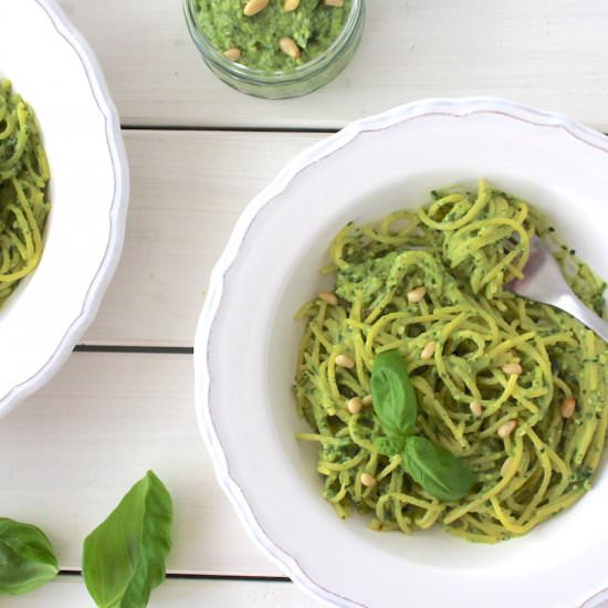 Healthy Vegan Avocado Basil Pesto - Recipe photo by minamade