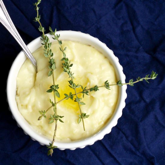 Creamy Garlic Mashed Potatoes - Recipe photo by YuliCooks