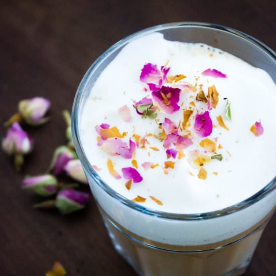 Rose & Black Tea Latte - Recipe photo by aline_made
