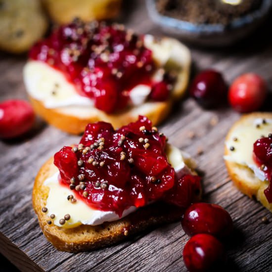 Cranberry Chutney and Brie Crostini - Recipe photo by whatshouldimakefor
