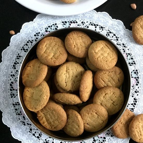 Eggless Peanut Butter Cookies - Recipe photo by CurryandVanilla