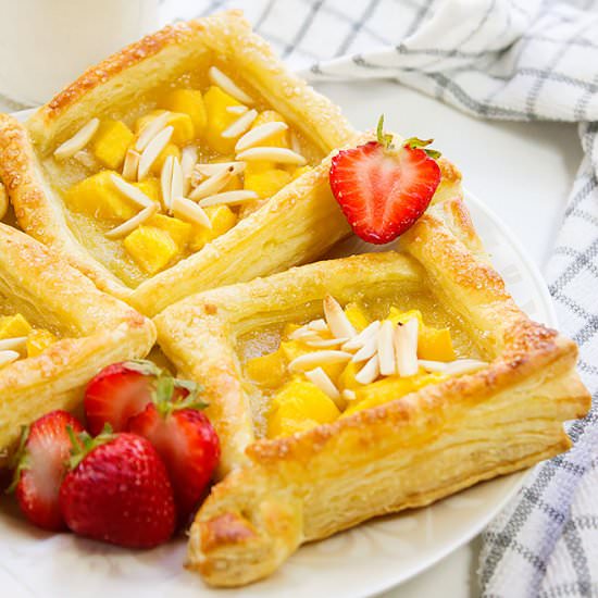 Mango Almond Tart - Recipe photo by MunatyCooking