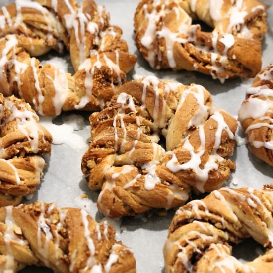 Vegan Cinnamon Buns - Recipe photo by Truefoodsblog