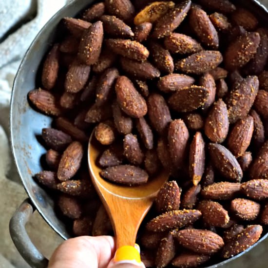 Spicy Garlic Almonds - Recipe photo by Cookilicious
