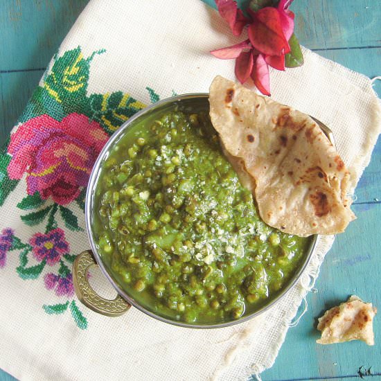 Spinach sprouts curry - Recipe photo by madhuriscuisine