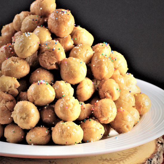 Sicilian Pignolata - Recipe photo by Mangia Bedda