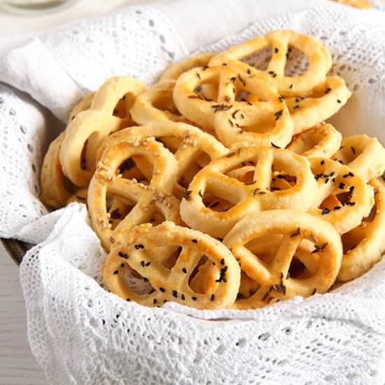 Cheese and Caraway Seed Pretzels - Recipe photo by adinutza