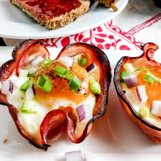 Baked Eggs in Ham Cups - Recipe photo by On The Go Bites
