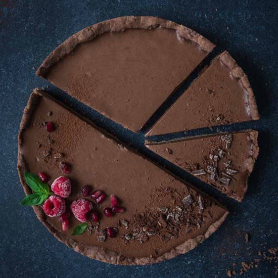 Dark Chocolate Shortbread Ganache Tart - Recipe photo by Vanillacrunnch
