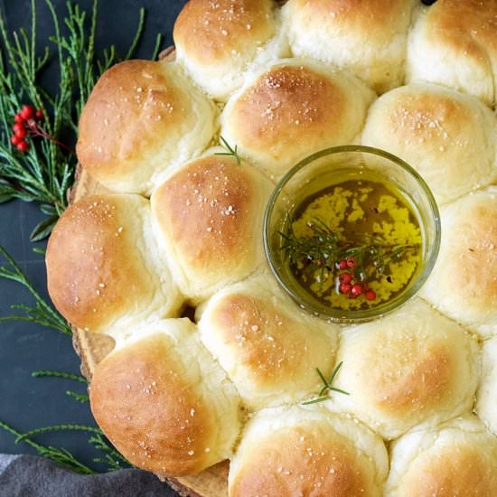 Garlic Parmesan Bread Wreath - Recipe photo by Garden in the kitchen