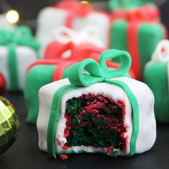 Mini Christmas Present Cakes - Recipe photo by SlowThe CookDown