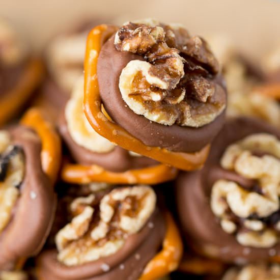 Sweet and Salty Walnut Bites - Recipe photo by yourcupofcake