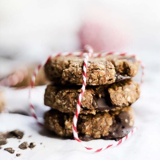 Oatmeal Chocolate Chip Cookies - Recipe photo by snapsfotografia