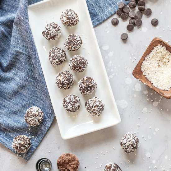 Dark Chocolate Coconut Energy Balls - Recipe photo by pumpkinandpb
