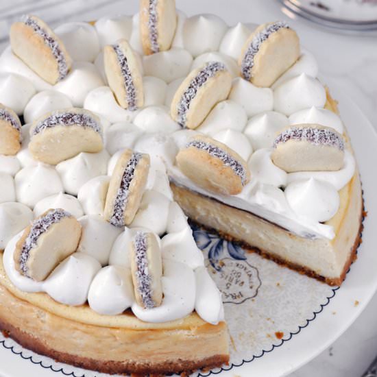 Alfajores Cheesecake - Recipe photo by lilcookieblog