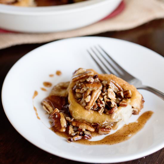 Caramel Pecan Cinnamon Rolls - Recipe photo by mommity