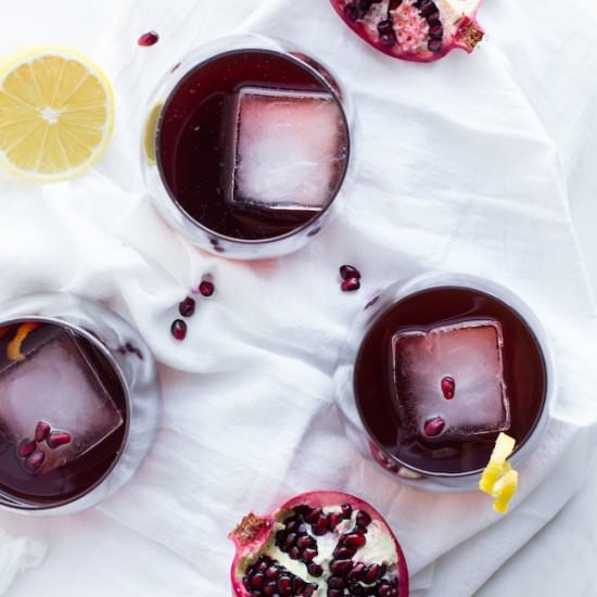 The Christmas Cocktail - Recipe photo by larkandlinen