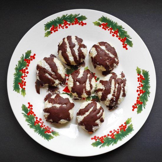 Raw Vegan Coconut Macaroons - Recipe photo by myhealthydessert