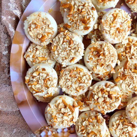 White Chocolate Golden Oreos - Recipe photo by Theyummymuffin