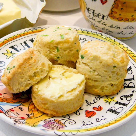Cheese and chive scones - Recipe photo by Culinaire bagage